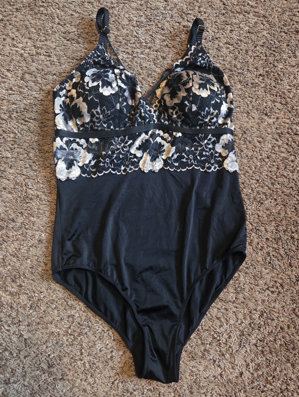 Delicate floral lace bralette by Auden.
